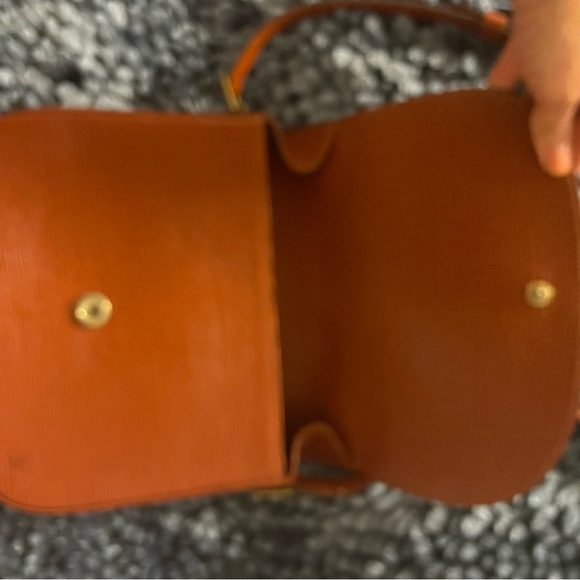 Louis Vuitton Epi shoulder bag with outside pocket. Never used. - Picture 2 of 6